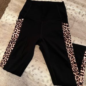 Zyia brilliant pocket leggings. Leopard print down side. Capri length